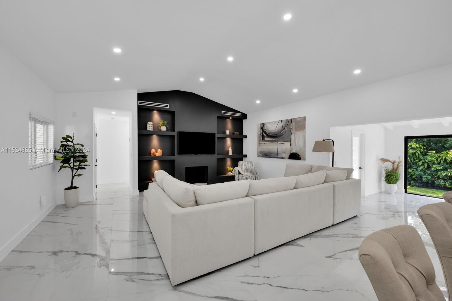 CORAL GABLES RIVIERA SEC - Residential