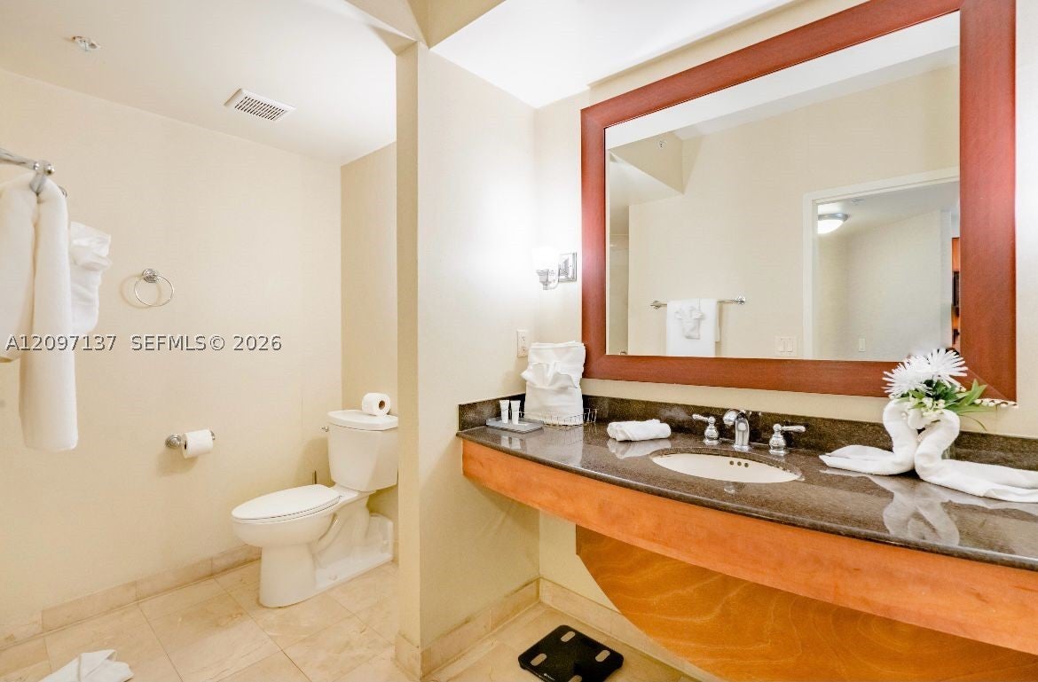 18001 Collins Ave 512, Sunny Isles Beach, FL, 33160/$225,000 4 18001 Collins Ave 512