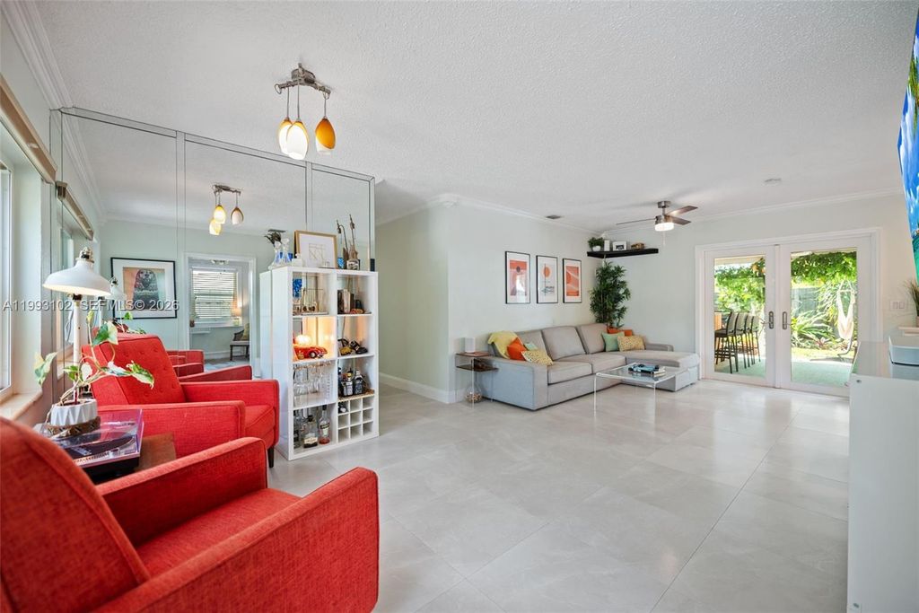 Photo of 350 NE 59th St, Oakland Park, FL 33334 (MLS # A11993102)