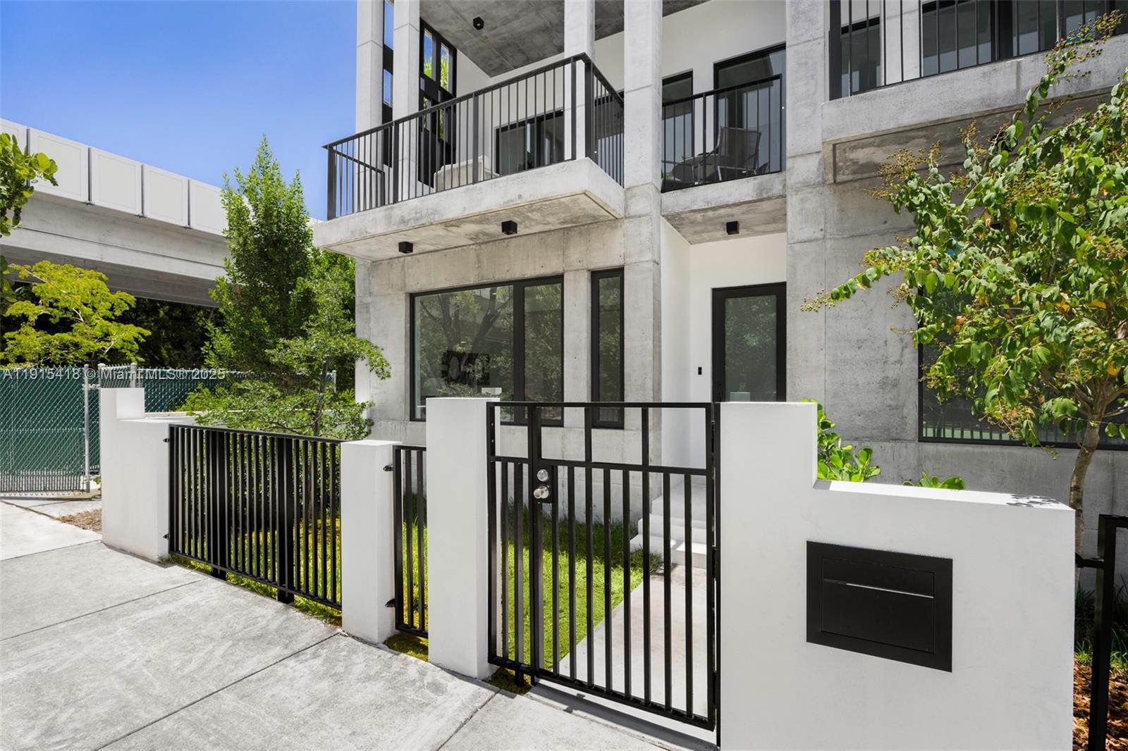 THE ROADS TOWNHOMES - Residential