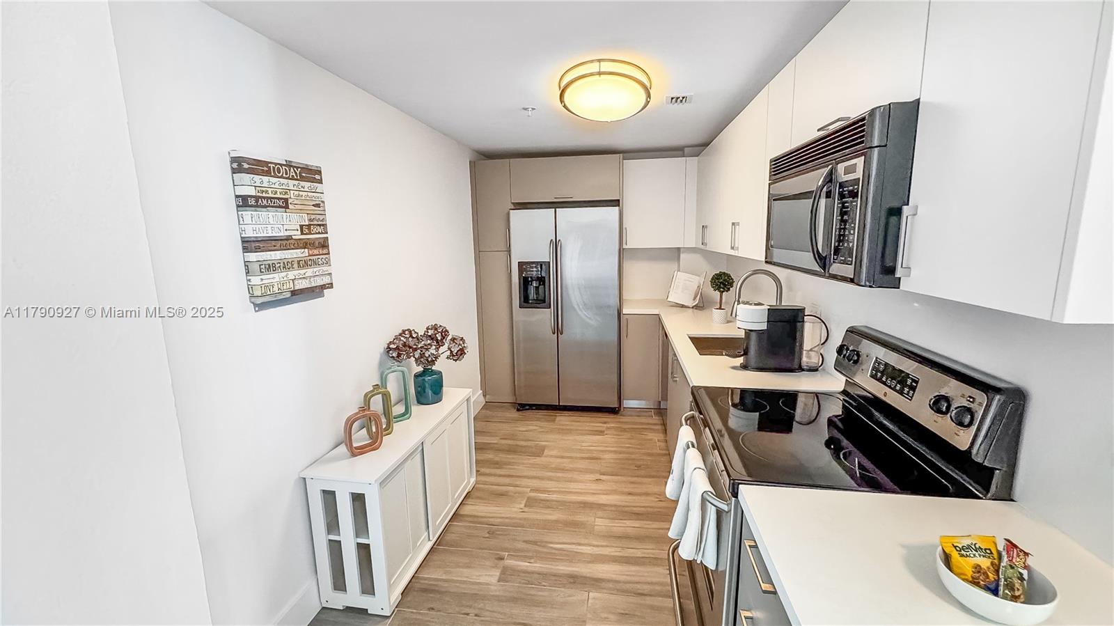 7525 E Treasure Dr 702