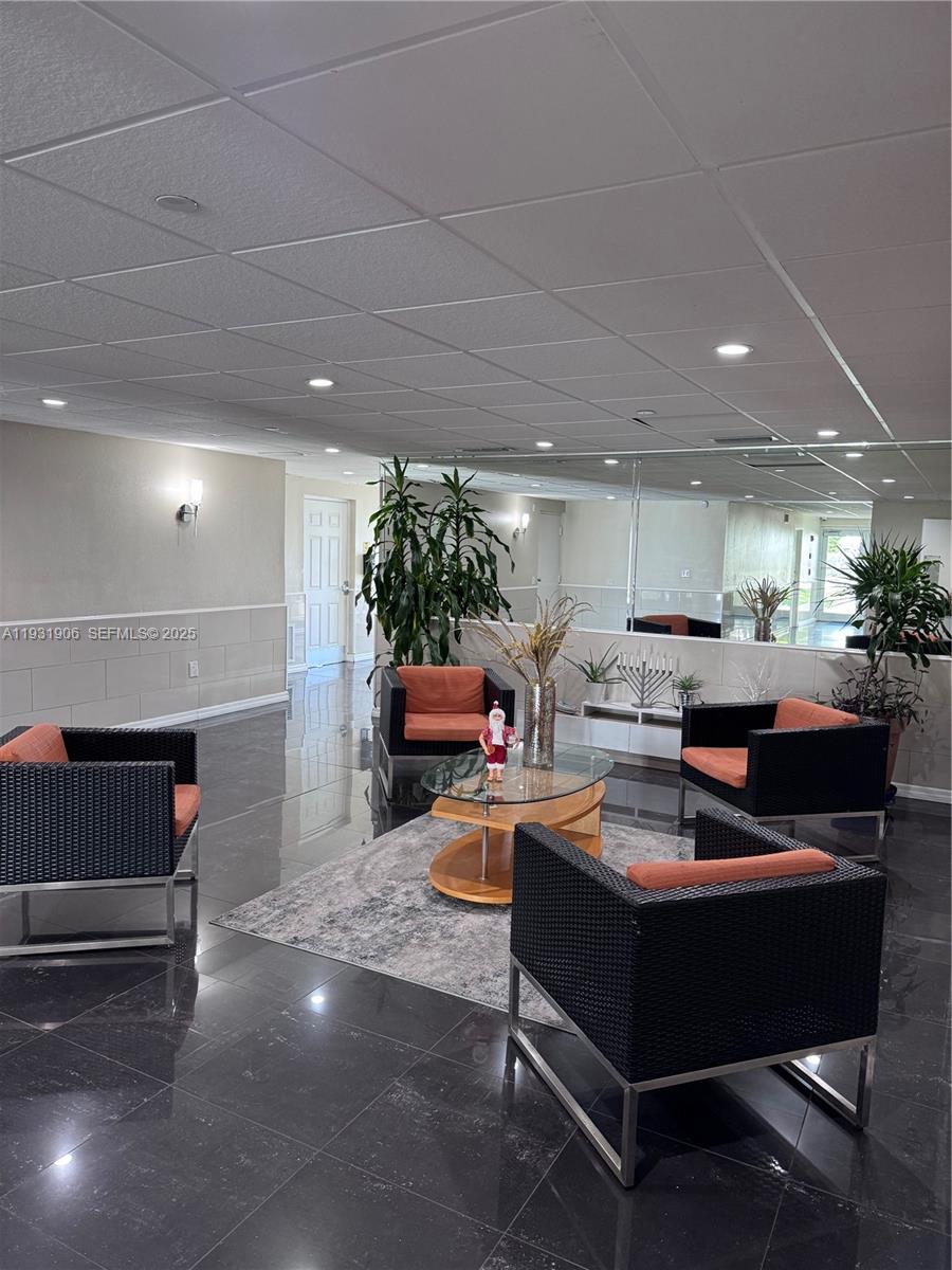 EDEN ROC CONDO - Residential Lease