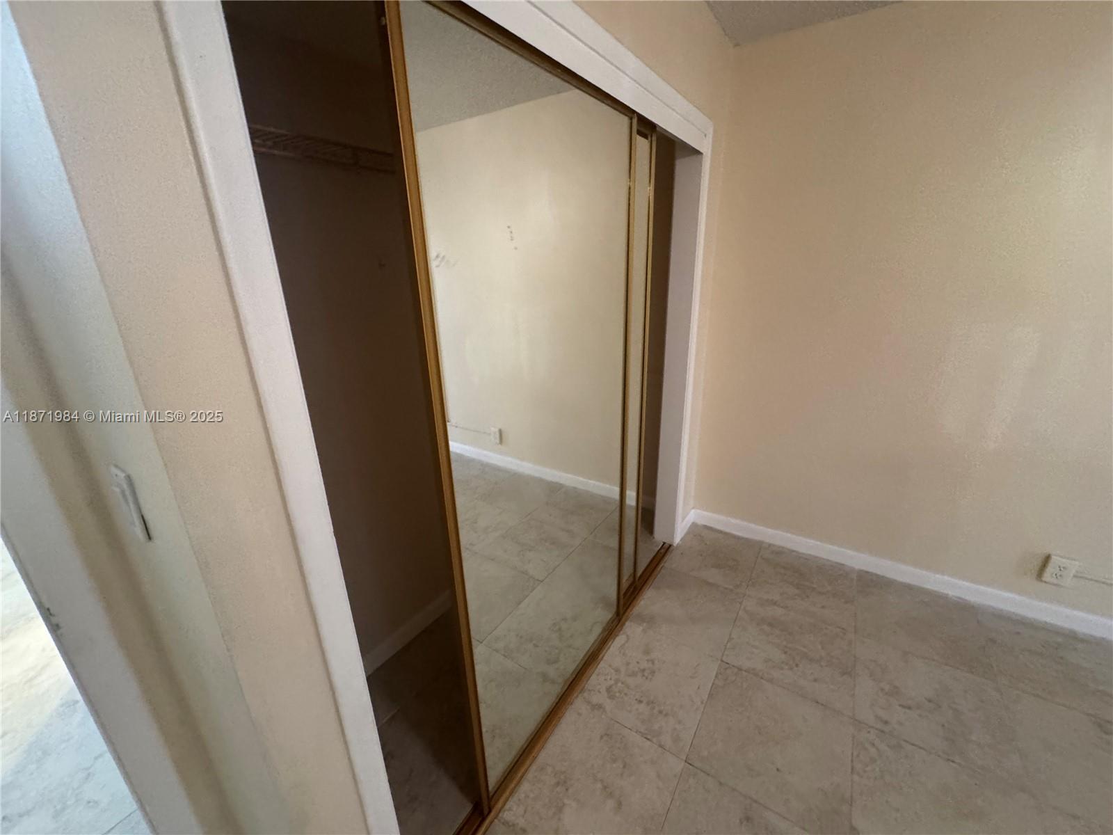 COURTS OF INVERRARY PHASE - Residential Lease