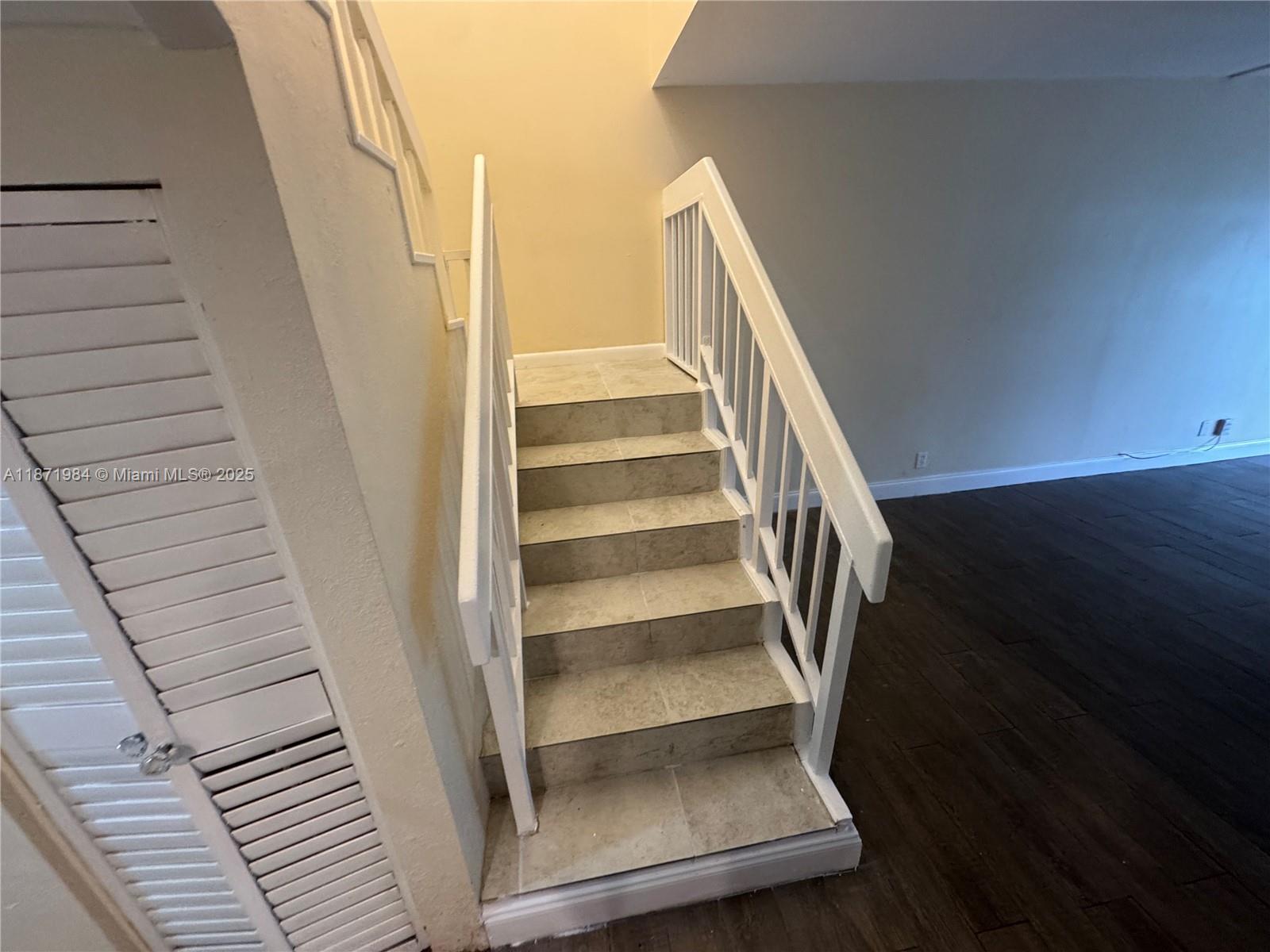 COURTS OF INVERRARY PHASE - Residential Lease