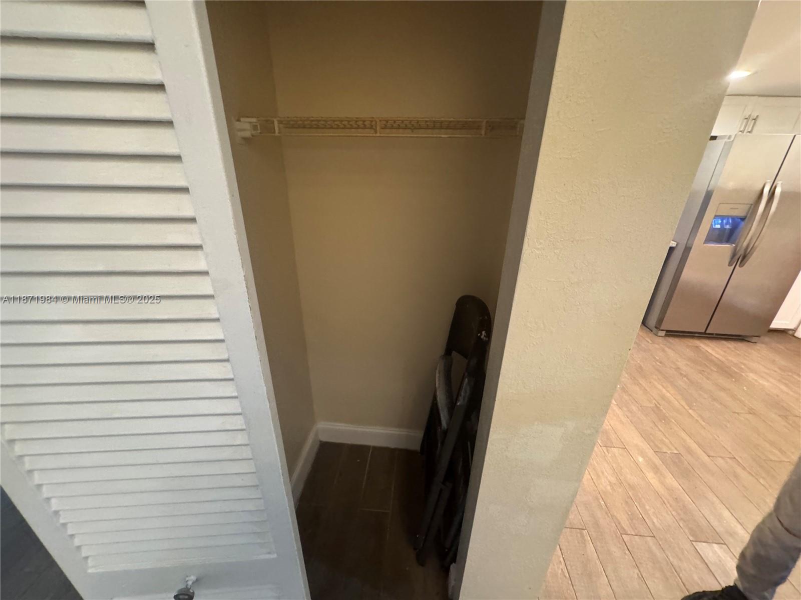 COURTS OF INVERRARY PHASE - Residential Lease