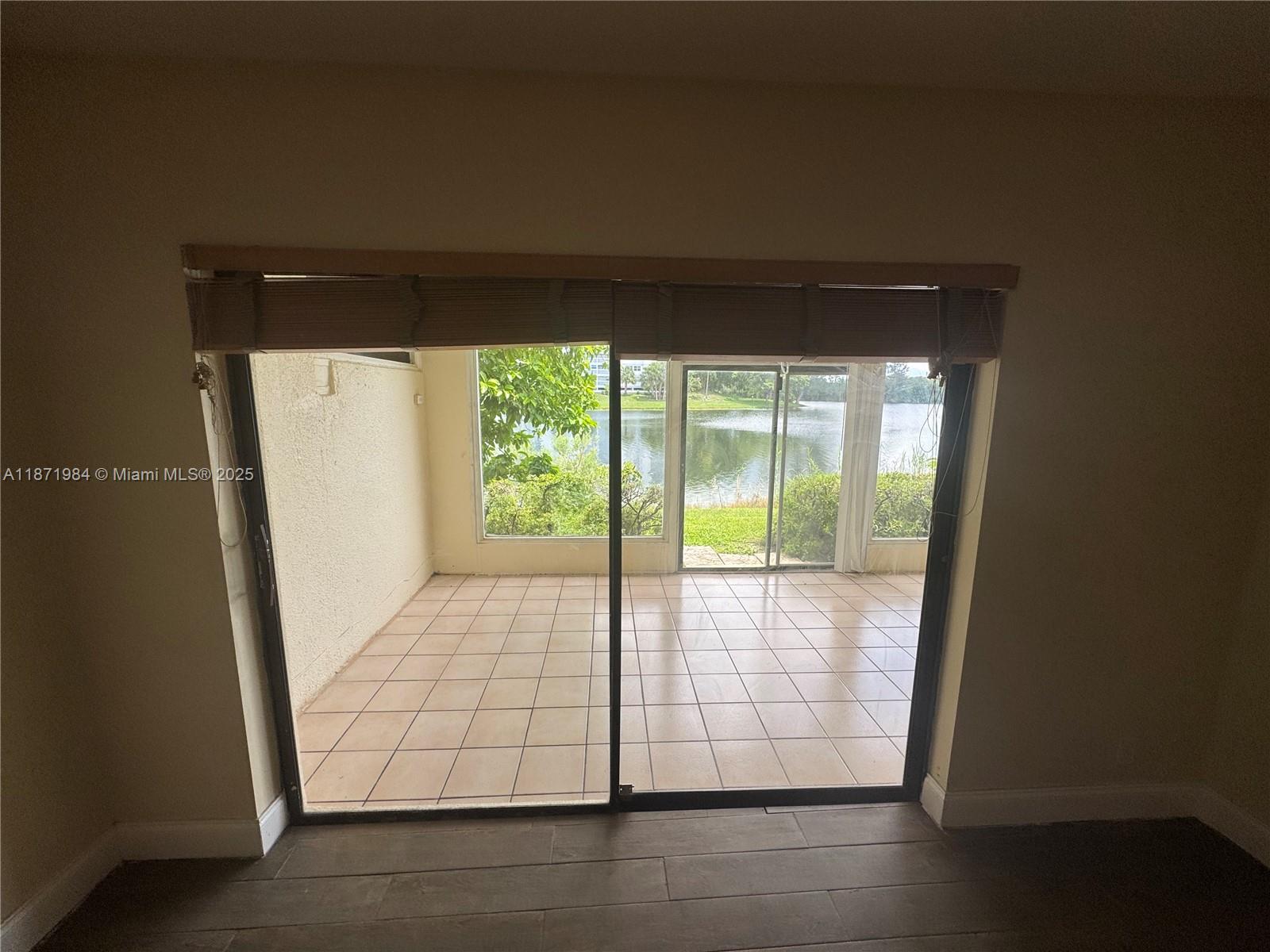 COURTS OF INVERRARY PHASE - Residential Lease