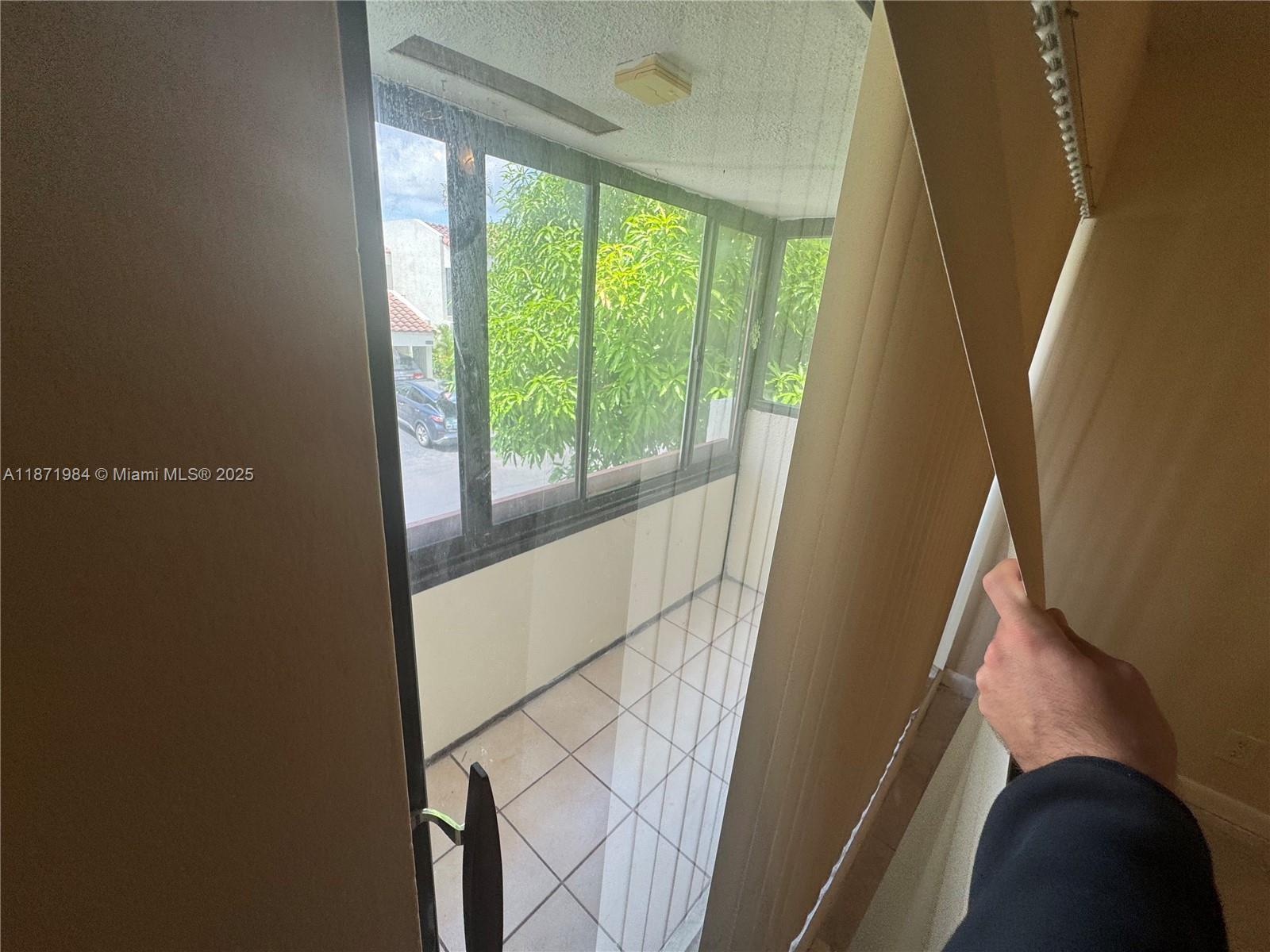 COURTS OF INVERRARY PHASE - Residential Lease