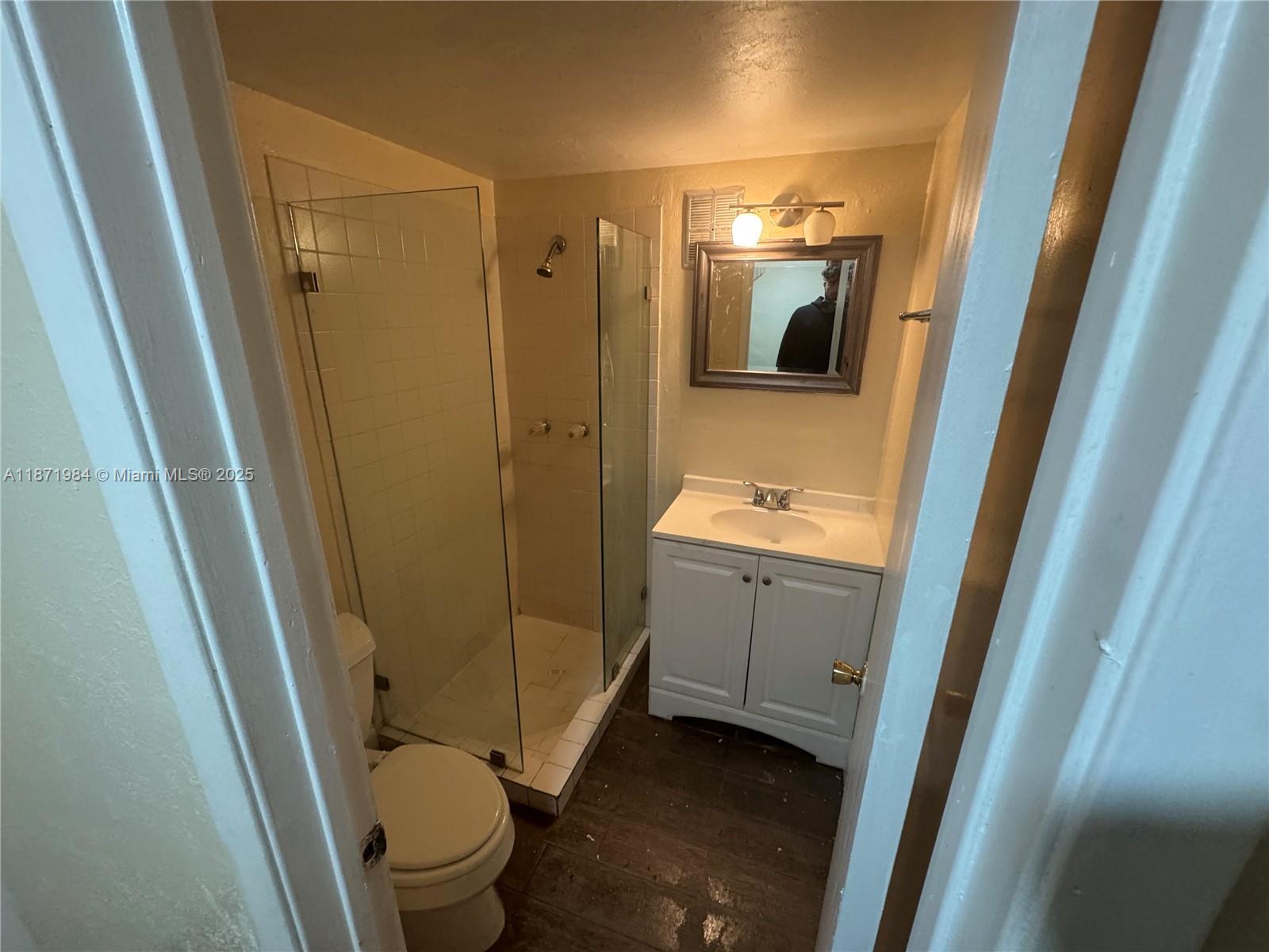 COURTS OF INVERRARY PHASE - Residential Lease