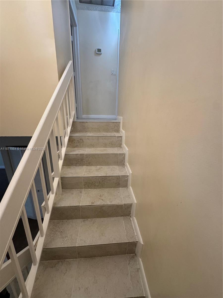 COURTS OF INVERRARY PHASE - Residential Lease