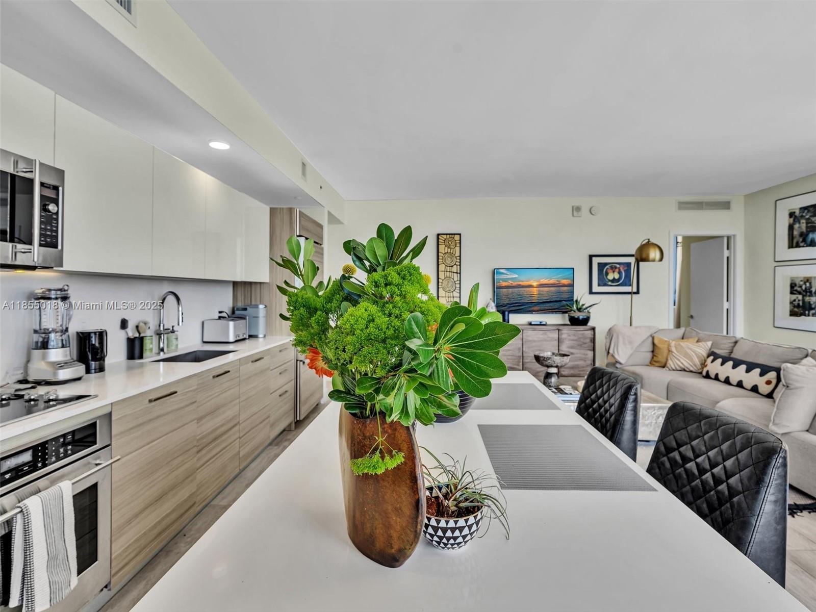 121 NE 34th St 2208