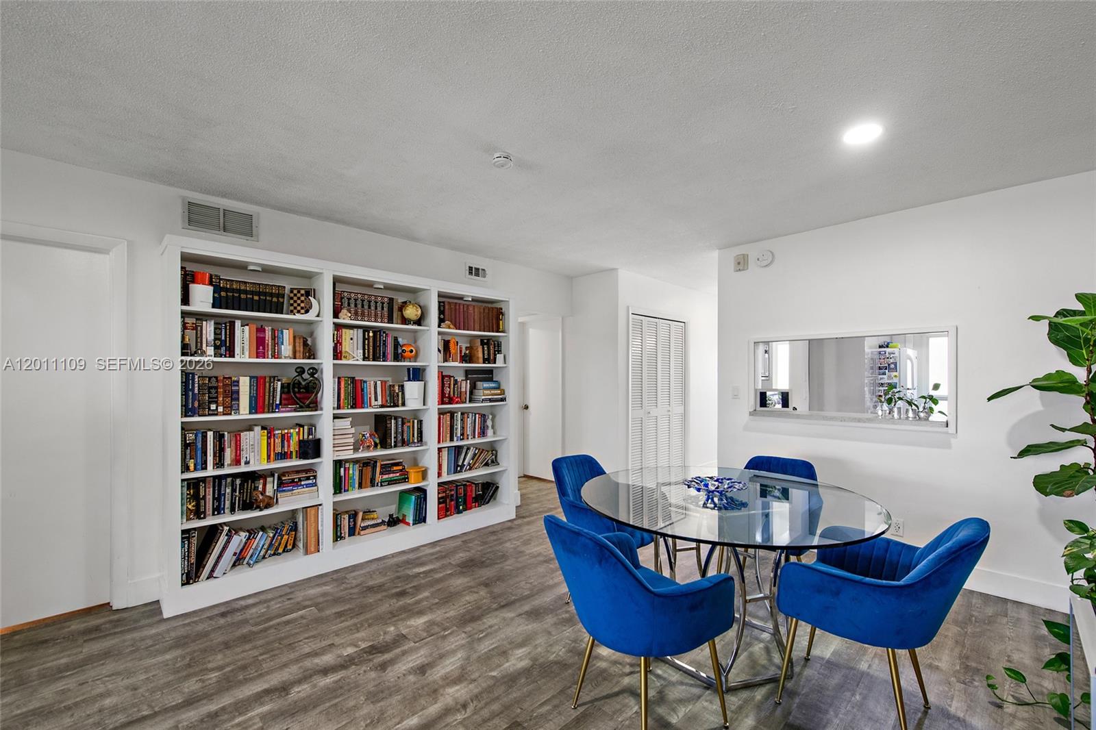 1100 SW 12th St 300