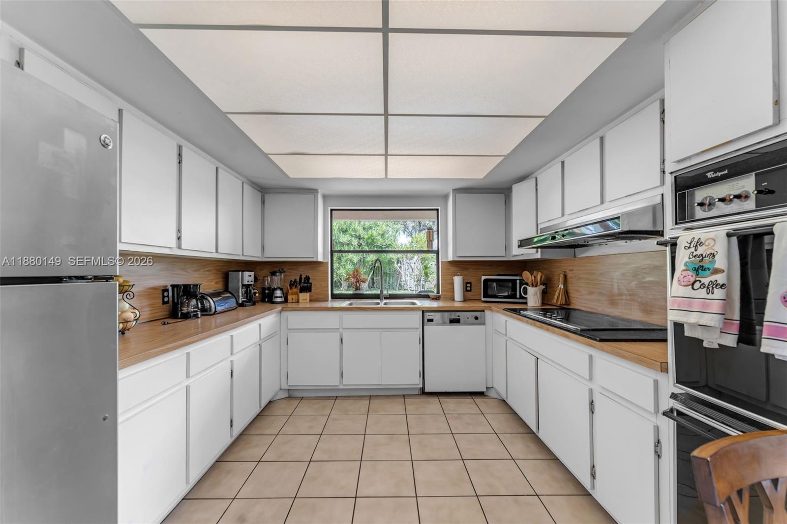 LAKES OF THE MEADOW SEC 2 - Residential