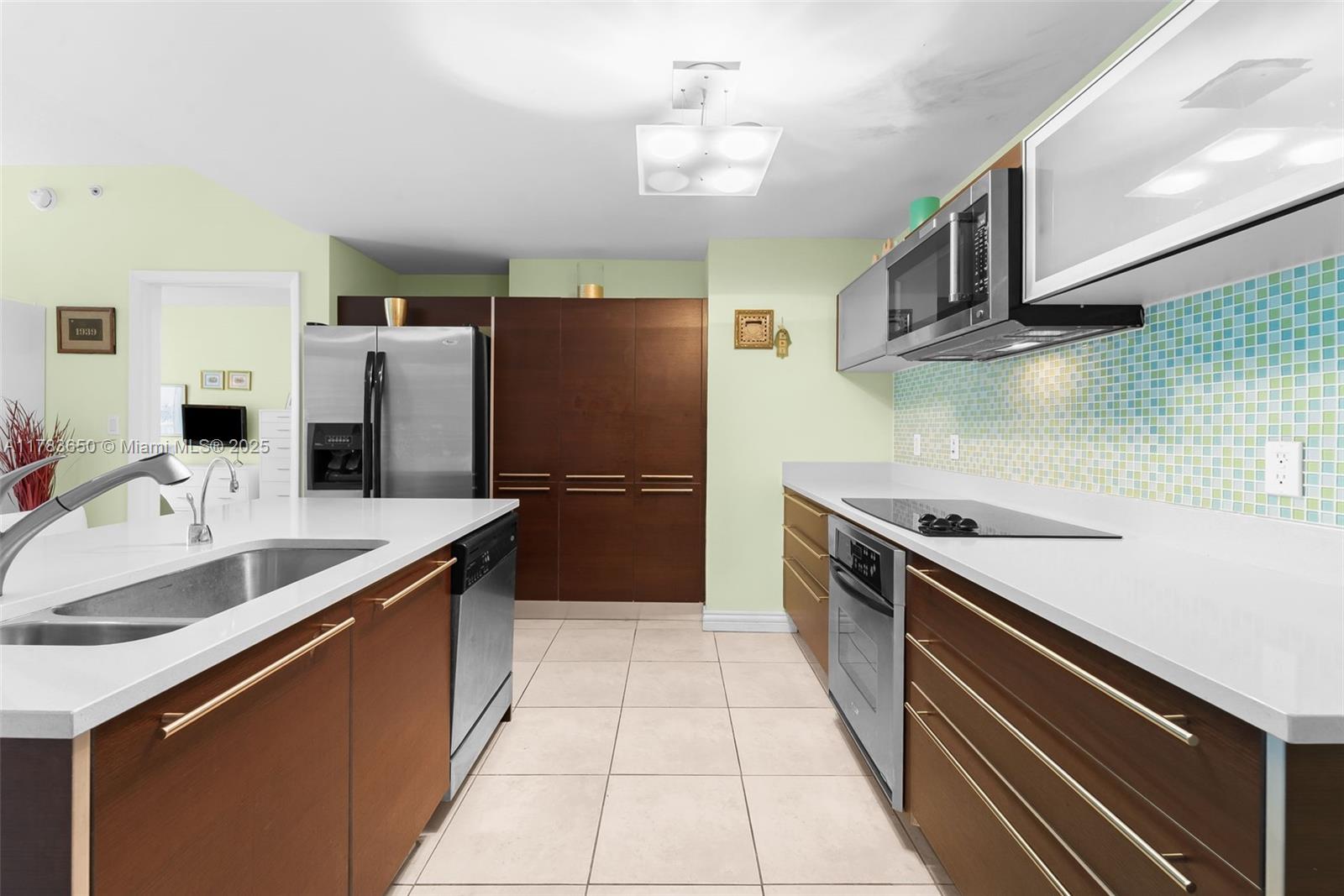 1900 N Bayshore Dr 2404