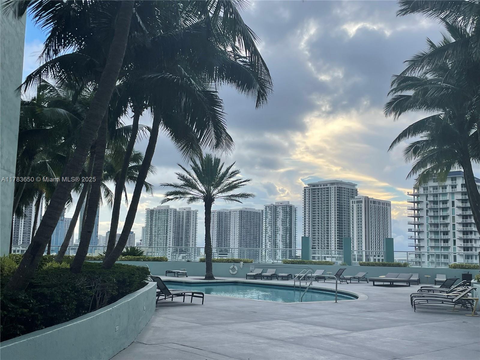 QUANTUM ON THE BAY CONDO - Residential