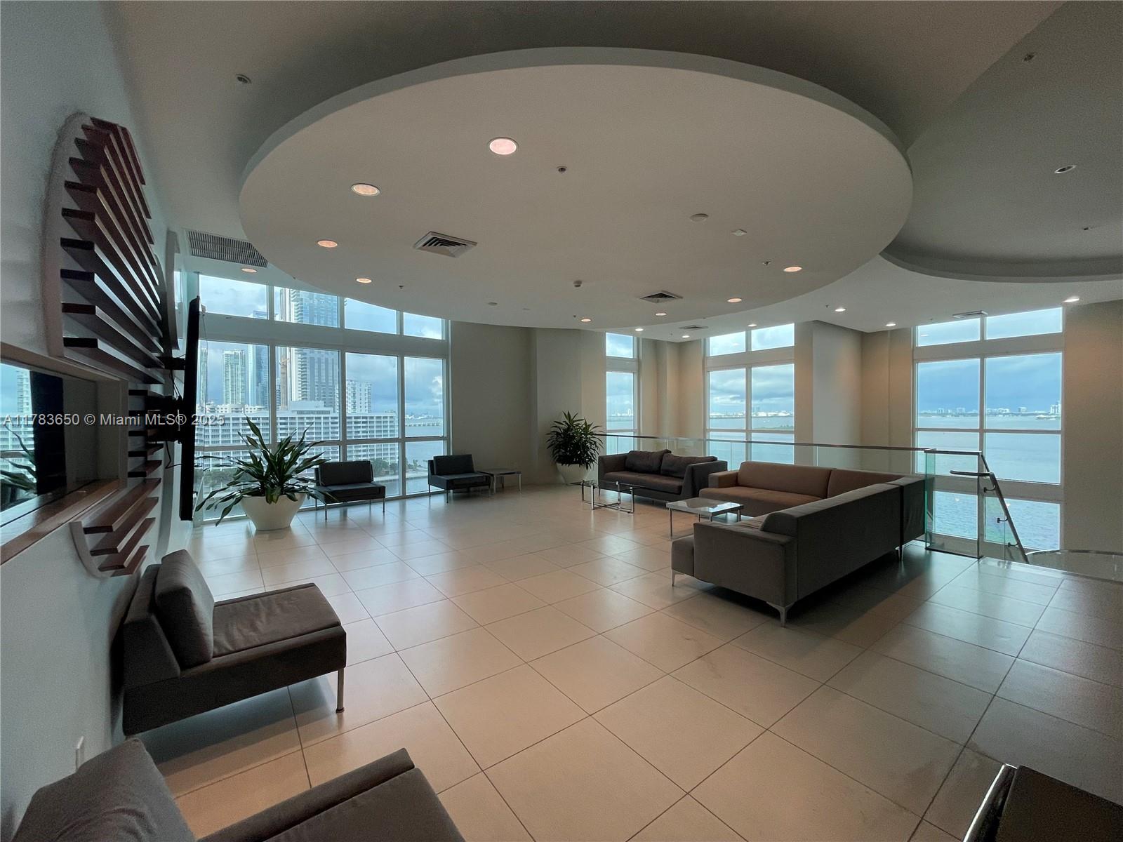 QUANTUM ON THE BAY CONDO - Residential