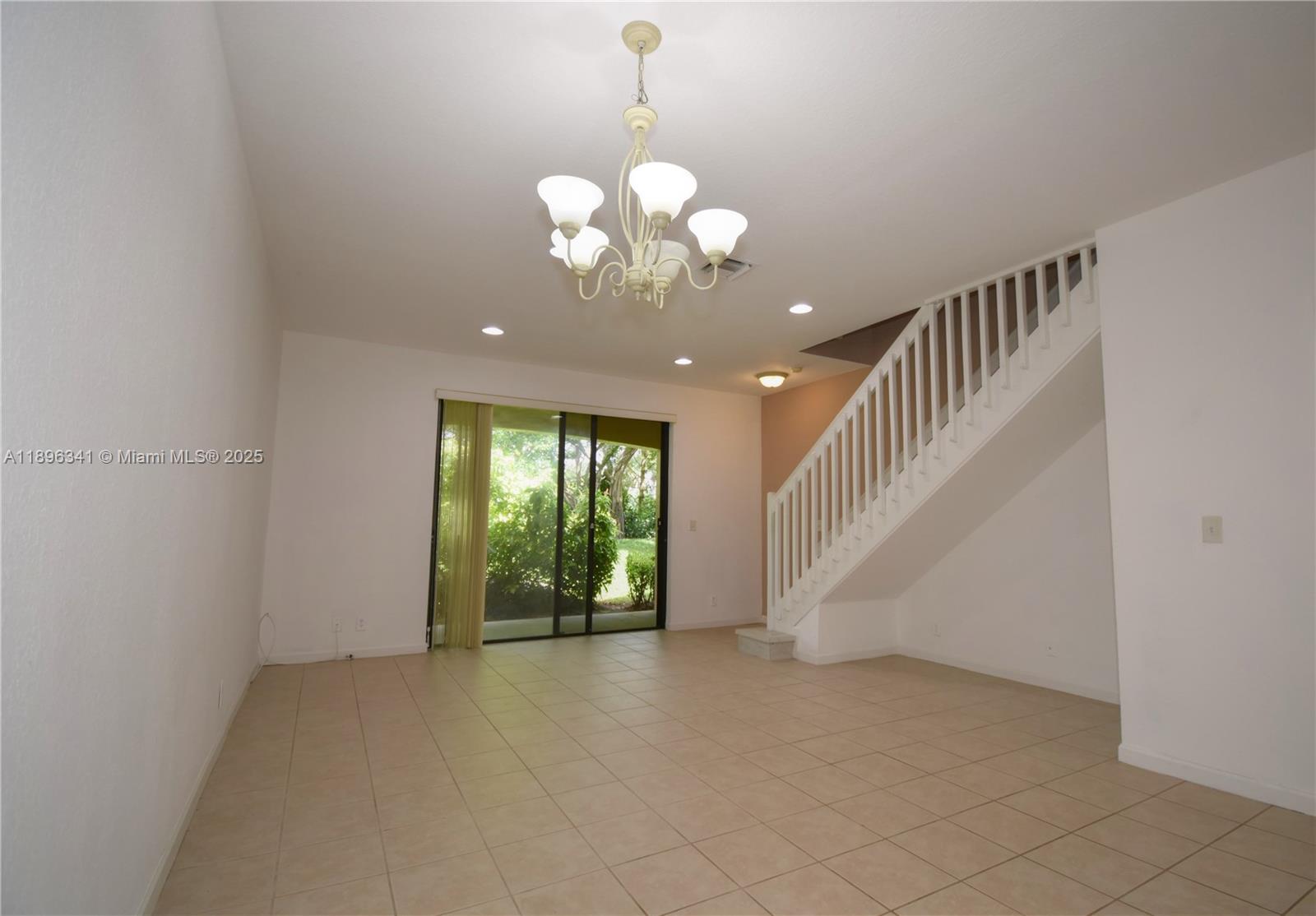3873 Tree Top Dr