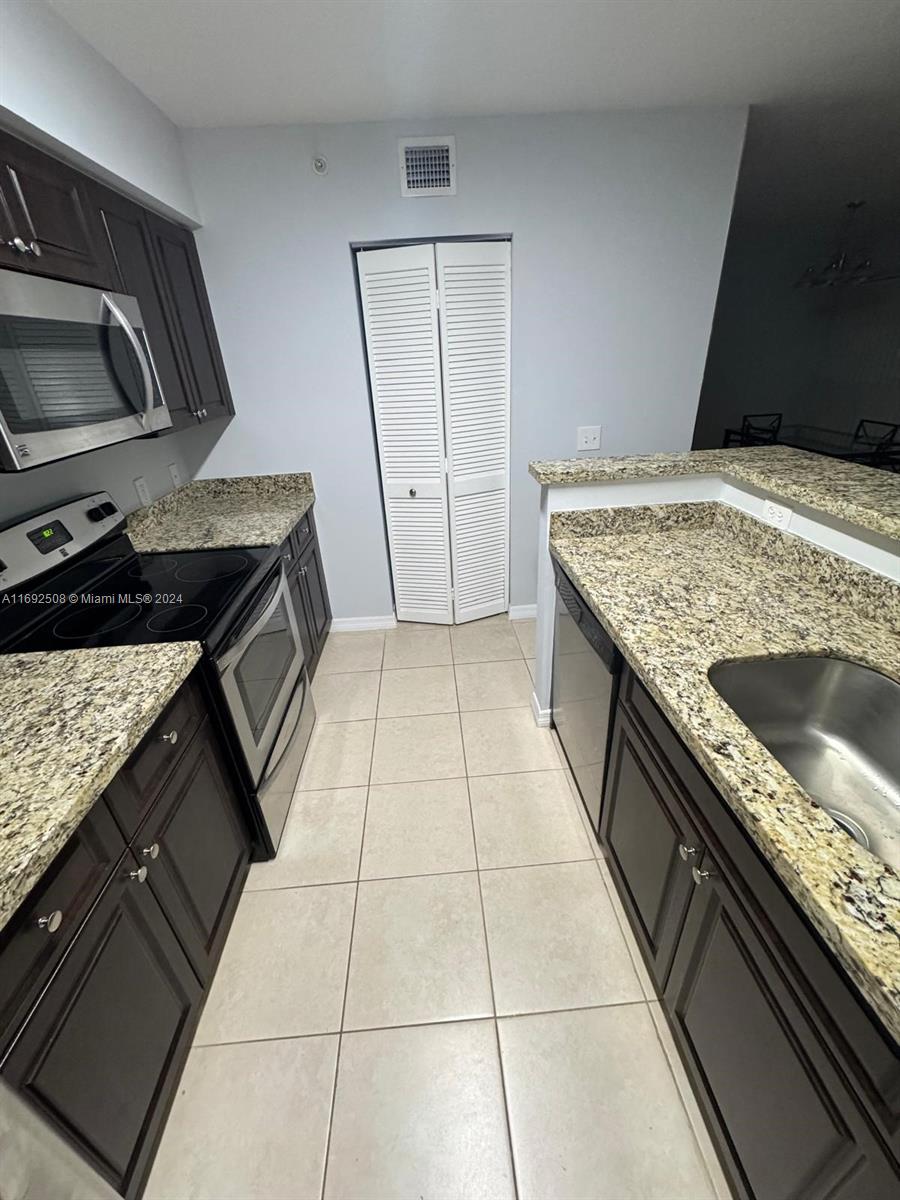 EMERALD ISLE AT LAGUNA LA - Residential