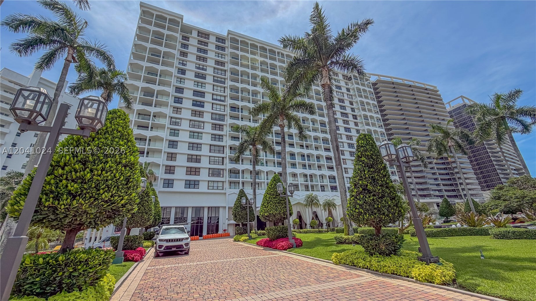 9801 Collins Ave 3U
