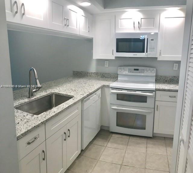 Excellent opportunity. Renovated and remodeled 2-bedroom, 2-bath home now available in the heart of Plantation. Washer and Dryer .Granite countertops, cabinets, bathrooms, and tile floors. Light and bright. Fourth-floor, corner unit, very quiet and peaceful. Oversized screened-in balcony with a view! Steps from Publix, numerous restaurants, shops, and just minutes from Fountains Center, Broward Mall, Sawgrass Mall, and freeways.
This property will be move-in ready starting August 15, 2025.
Submit your offer with the following information:
The association requires a minimum credit score of 670
Proof of income (must show 3 times the rent, which can be combined with another tenant)
Background check report
