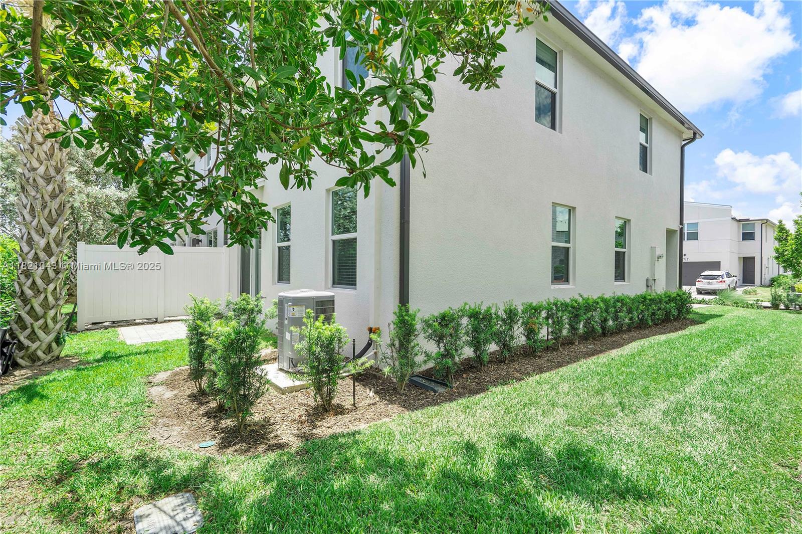 ENCLAVE AT MANGONIA PARK - Residential