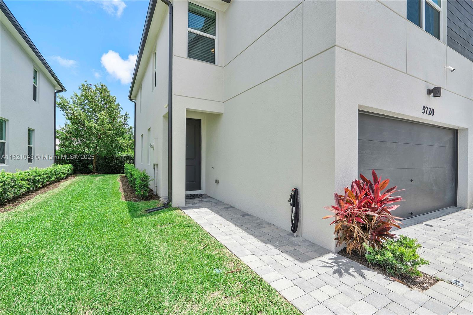 ENCLAVE AT MANGONIA PARK - Residential