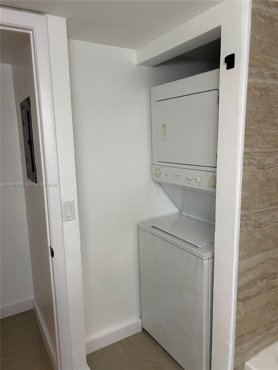 WINDING LAKE TWO AT - Residential Lease