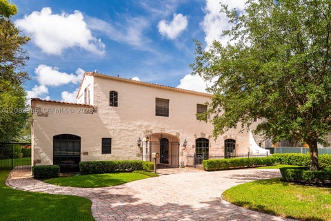Photo of 4128 Pinta Ct, Coral Gables, FL 33146 (MLS # A12069956)
