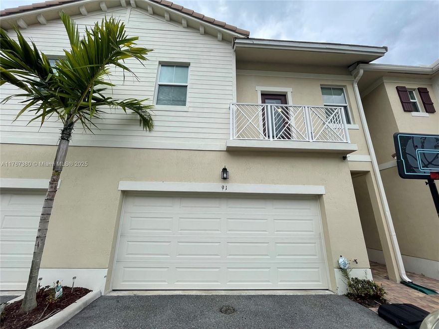 Beautiful Townhome. 2 Car Garage. Huge Master Bedroom, Bathroom has Roman Tub plus Shower. Must See!!! Everything  Looks New.!!!!