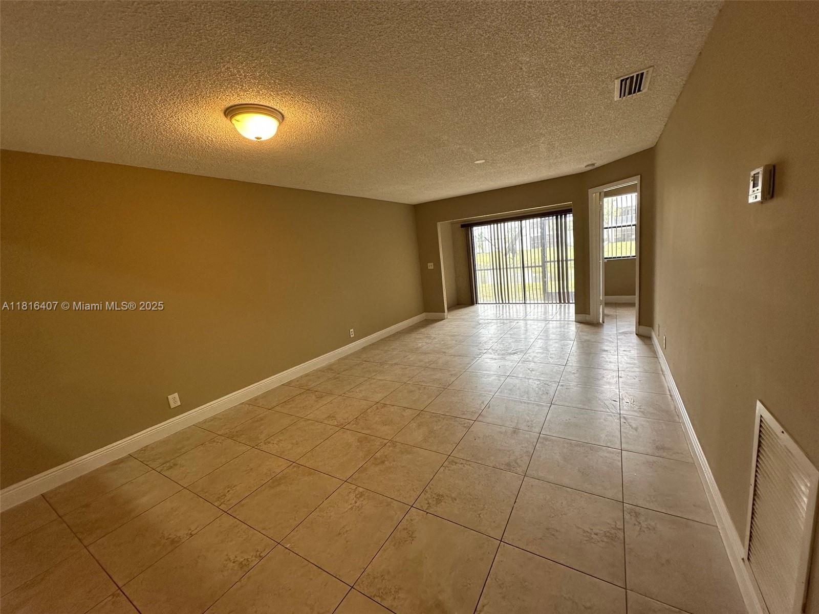 CIRCLE VILLAS (THE) CONDO - Residential