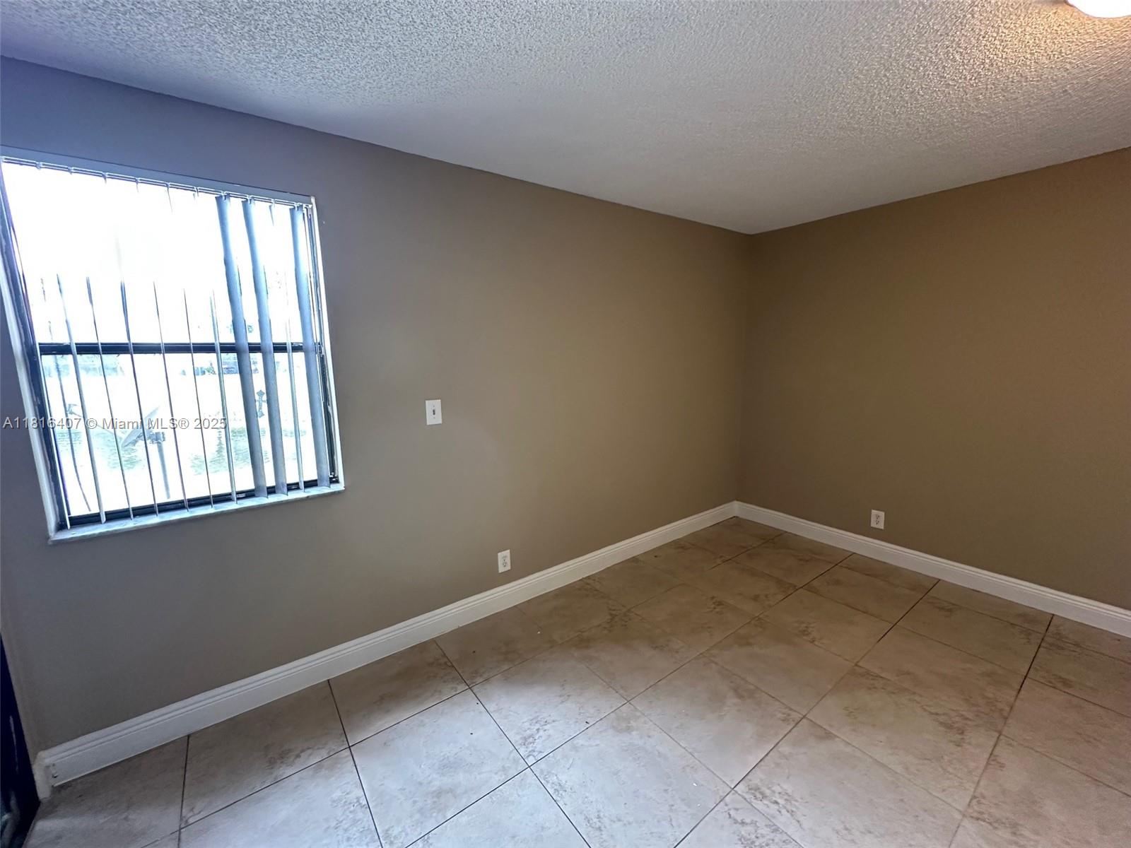 CIRCLE VILLAS (THE) CONDO - Residential