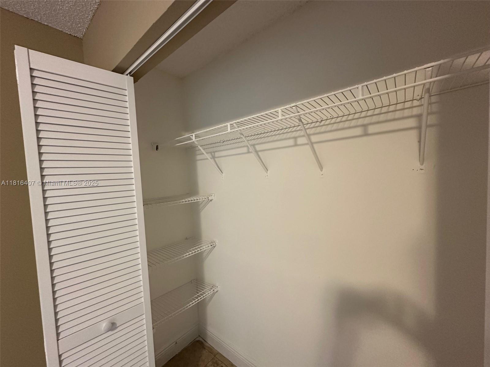 CIRCLE VILLAS (THE) CONDO - Residential