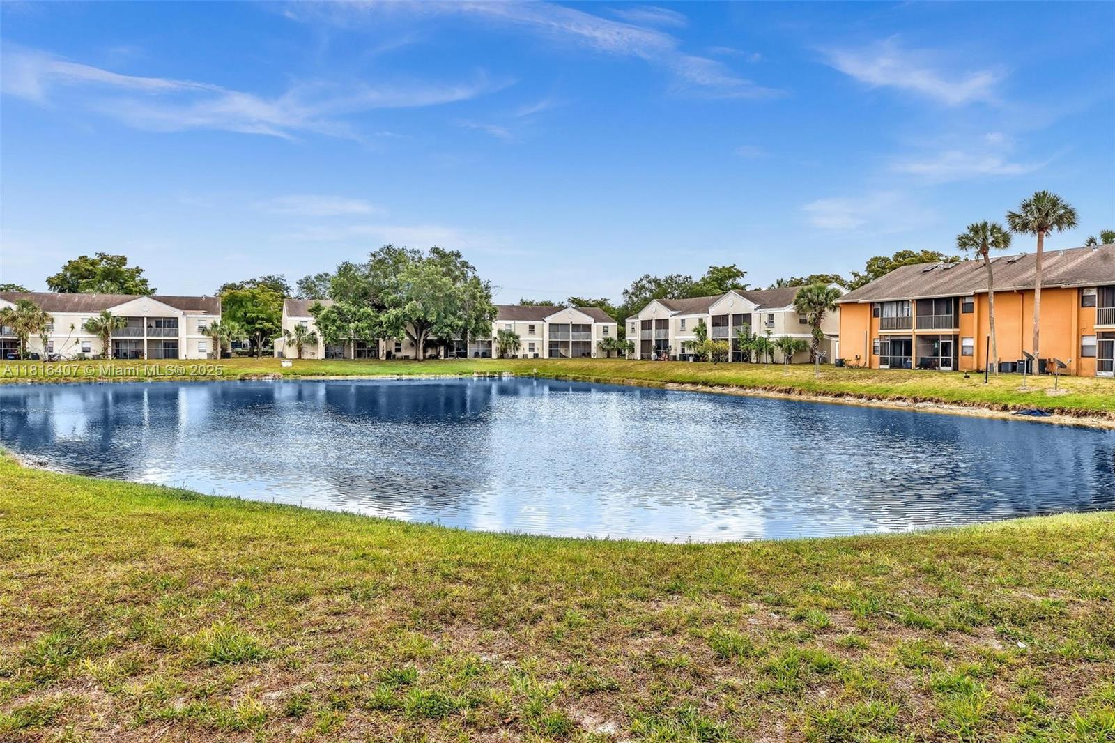 CIRCLE VILLAS (THE) CONDO - Residential