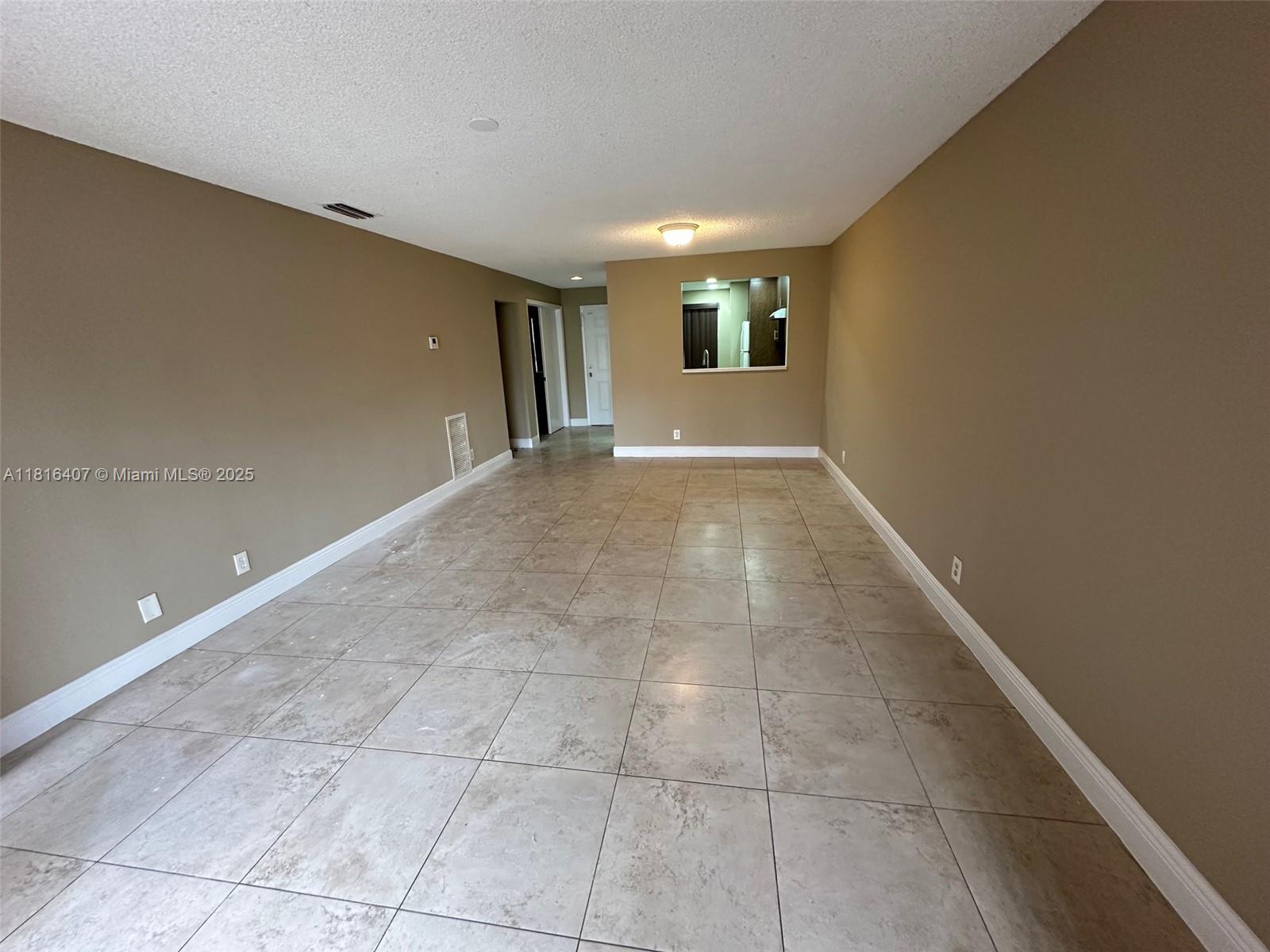 CIRCLE VILLAS (THE) CONDO - Residential