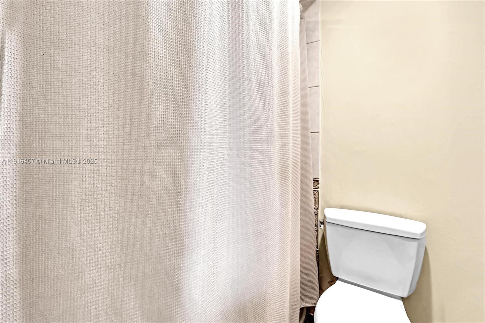 CIRCLE VILLAS (THE) CONDO - Residential