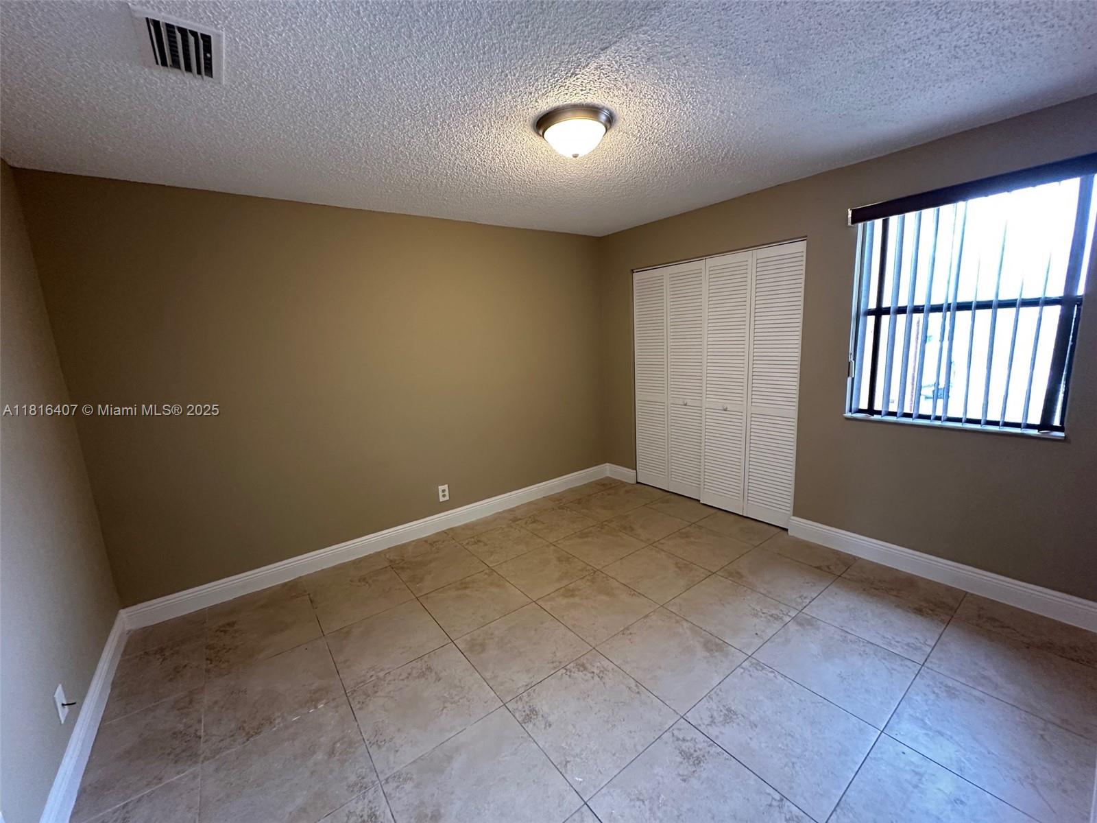 CIRCLE VILLAS (THE) CONDO - Residential