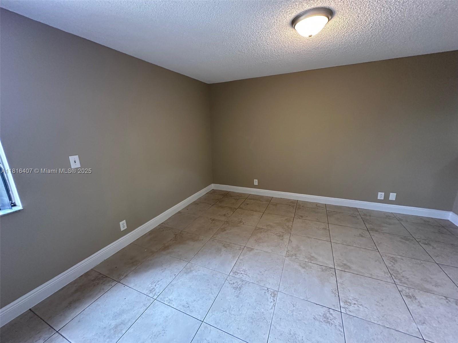 CIRCLE VILLAS (THE) CONDO - Residential