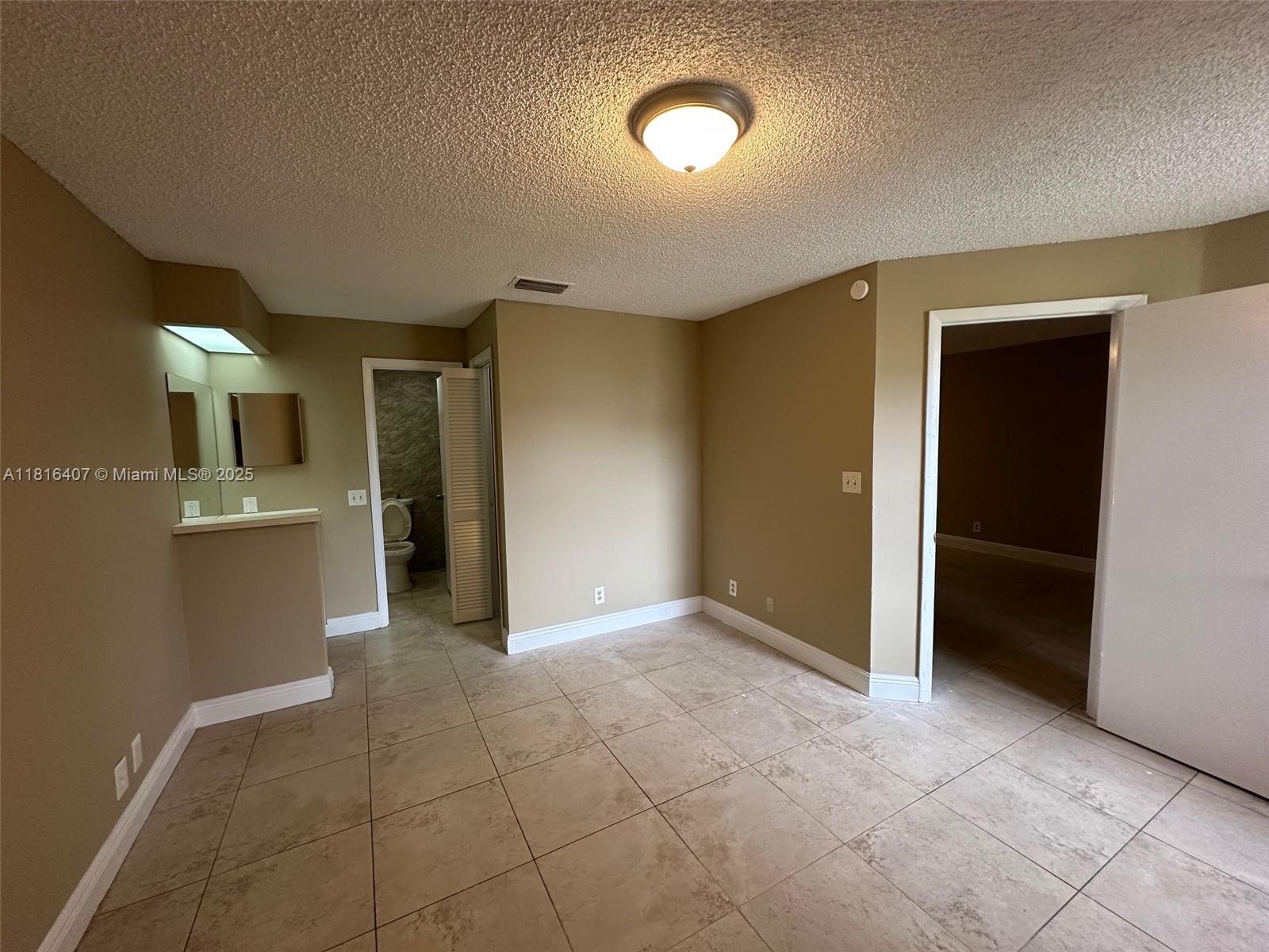 CIRCLE VILLAS (THE) CONDO - Residential