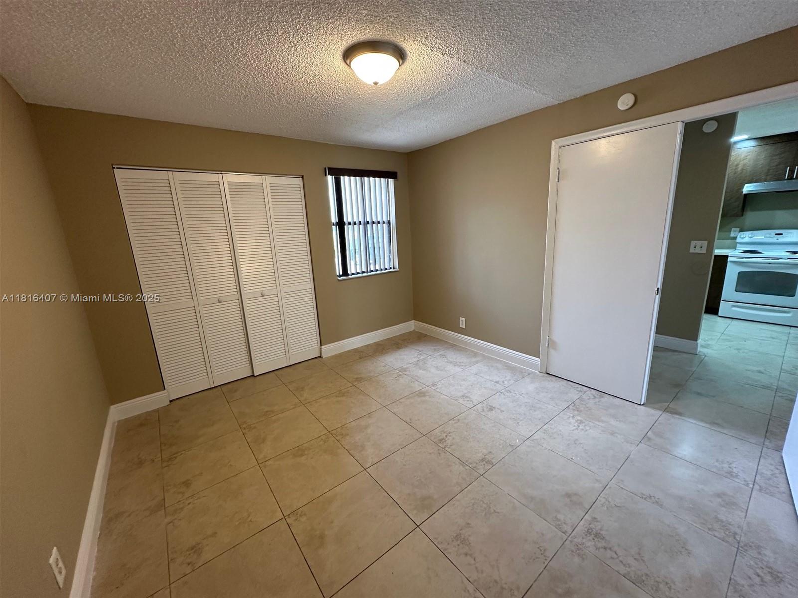 CIRCLE VILLAS (THE) CONDO - Residential