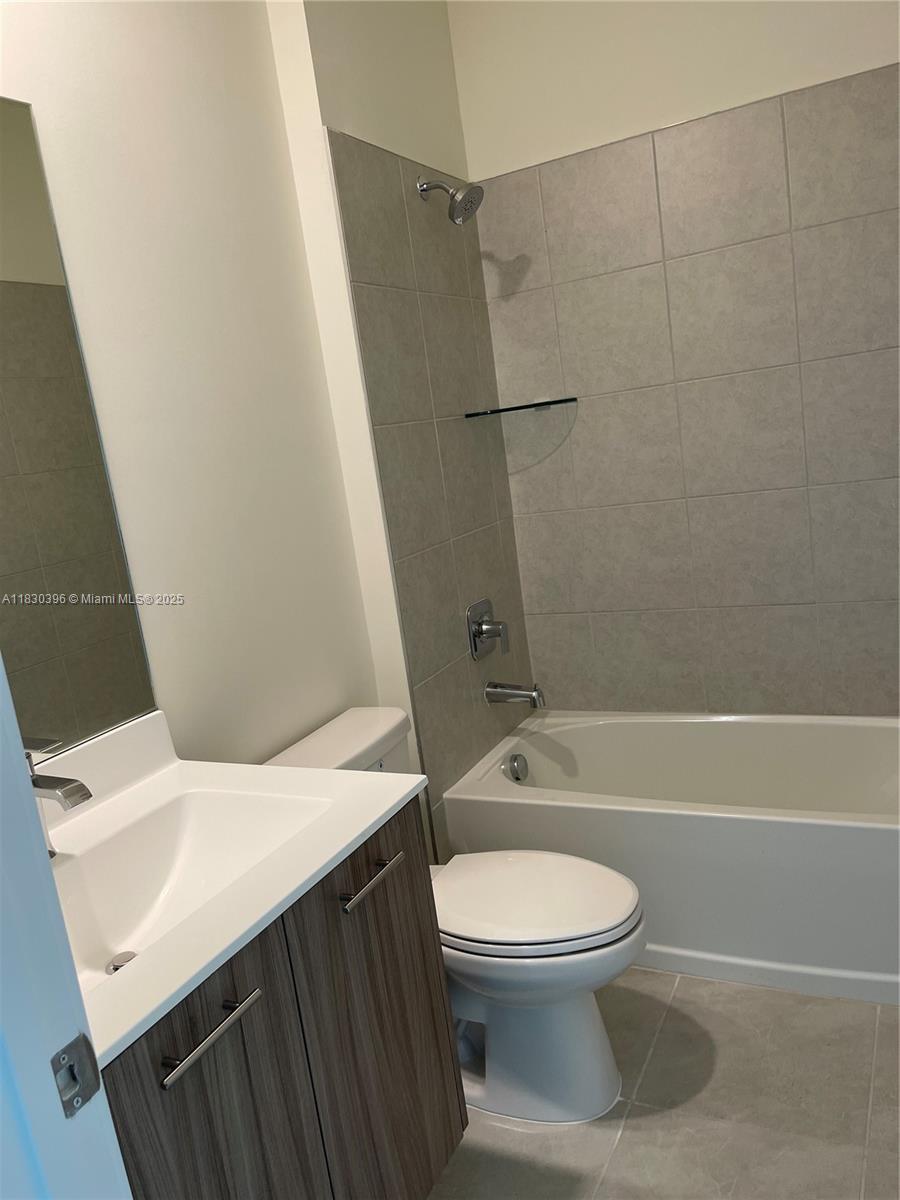 8265 NW 41 st 104