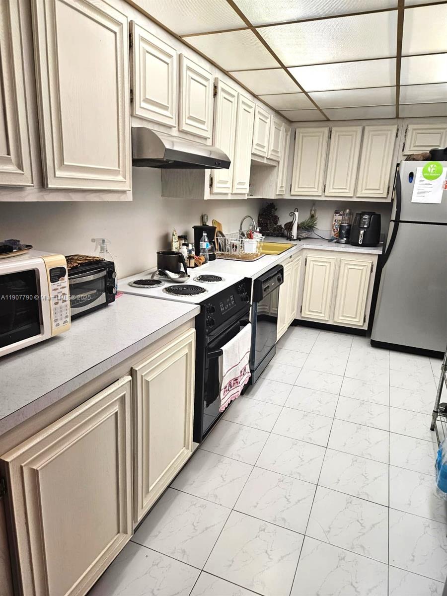 DEERFIELD PINES CONDO - Residential