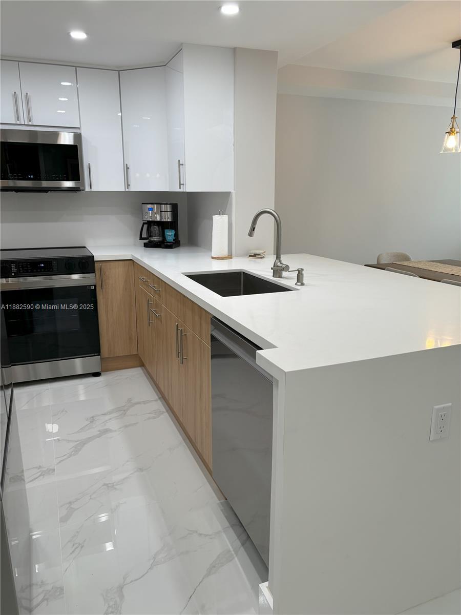 5701 Collins Ave 1203