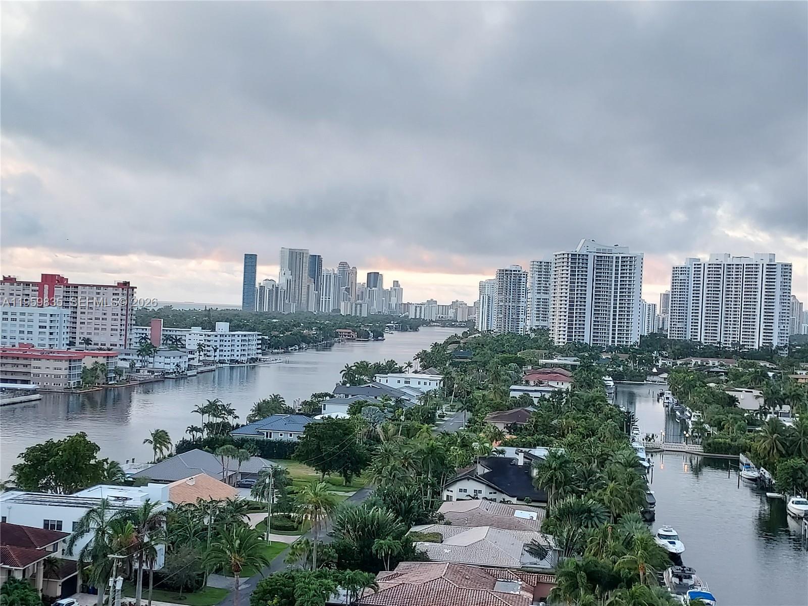 137 Golden Isles Dr 1404