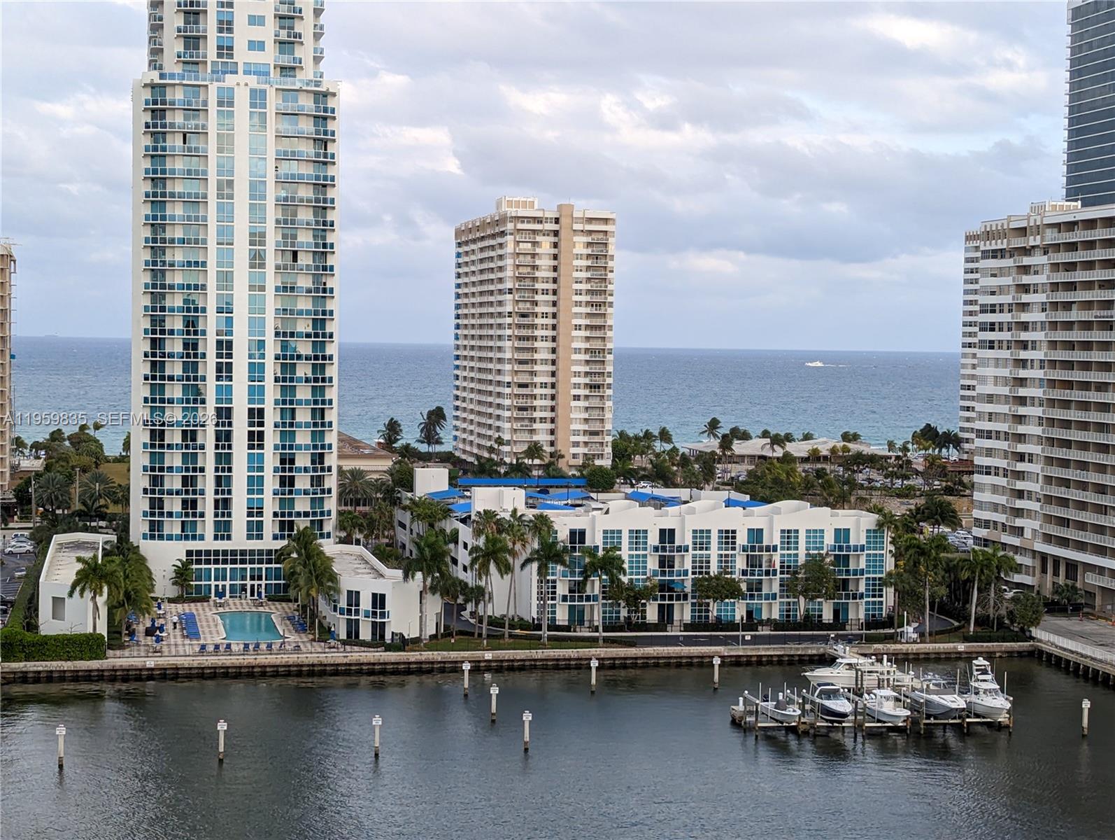 137 Golden Isles Dr 1404