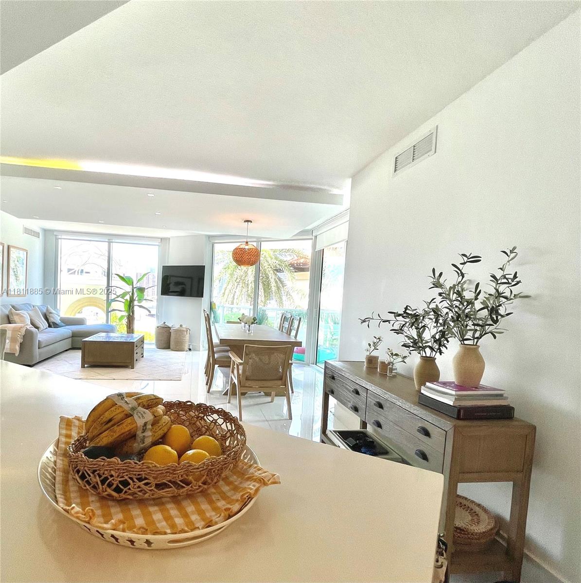 ST TROPEZ ON THE BAY III - Residential