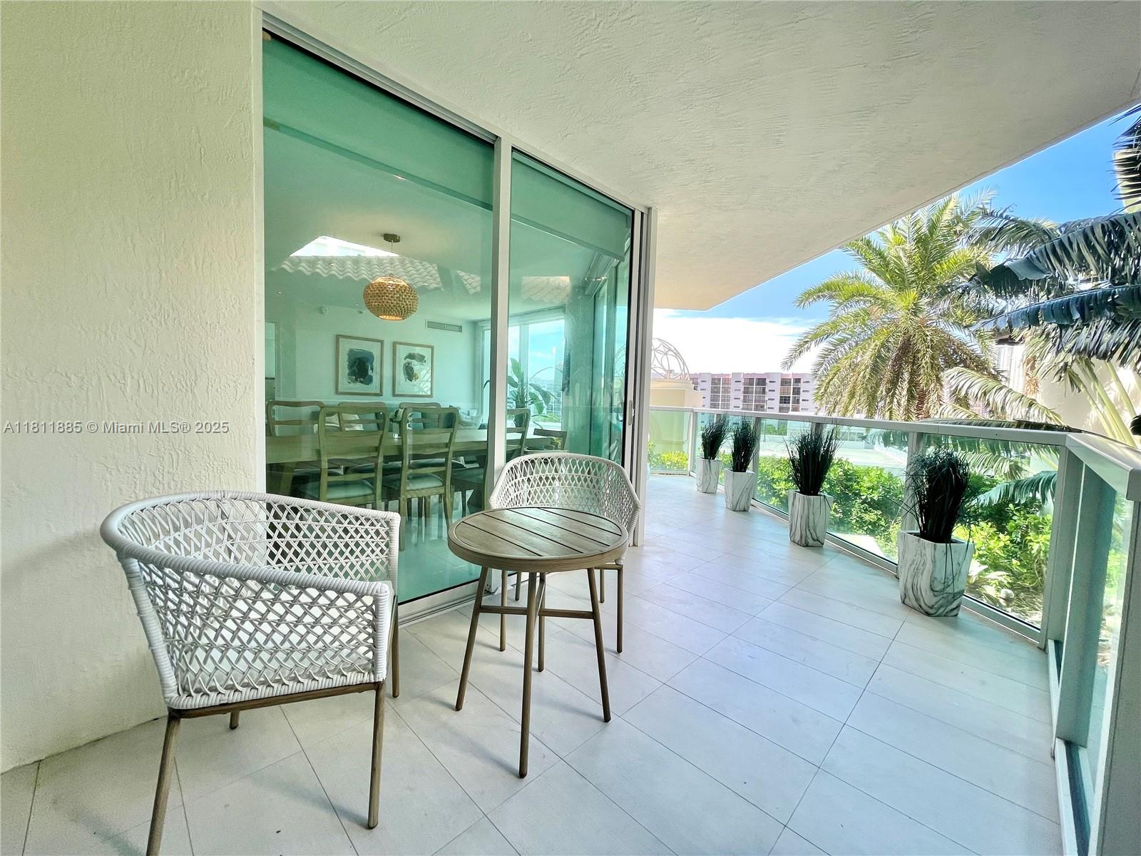 ST TROPEZ ON THE BAY III - Residential