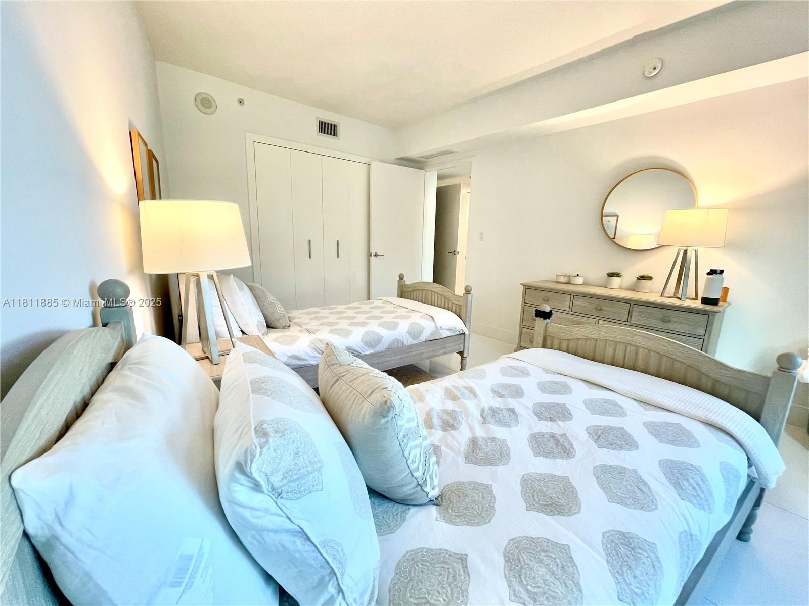 ST TROPEZ ON THE BAY III - Residential