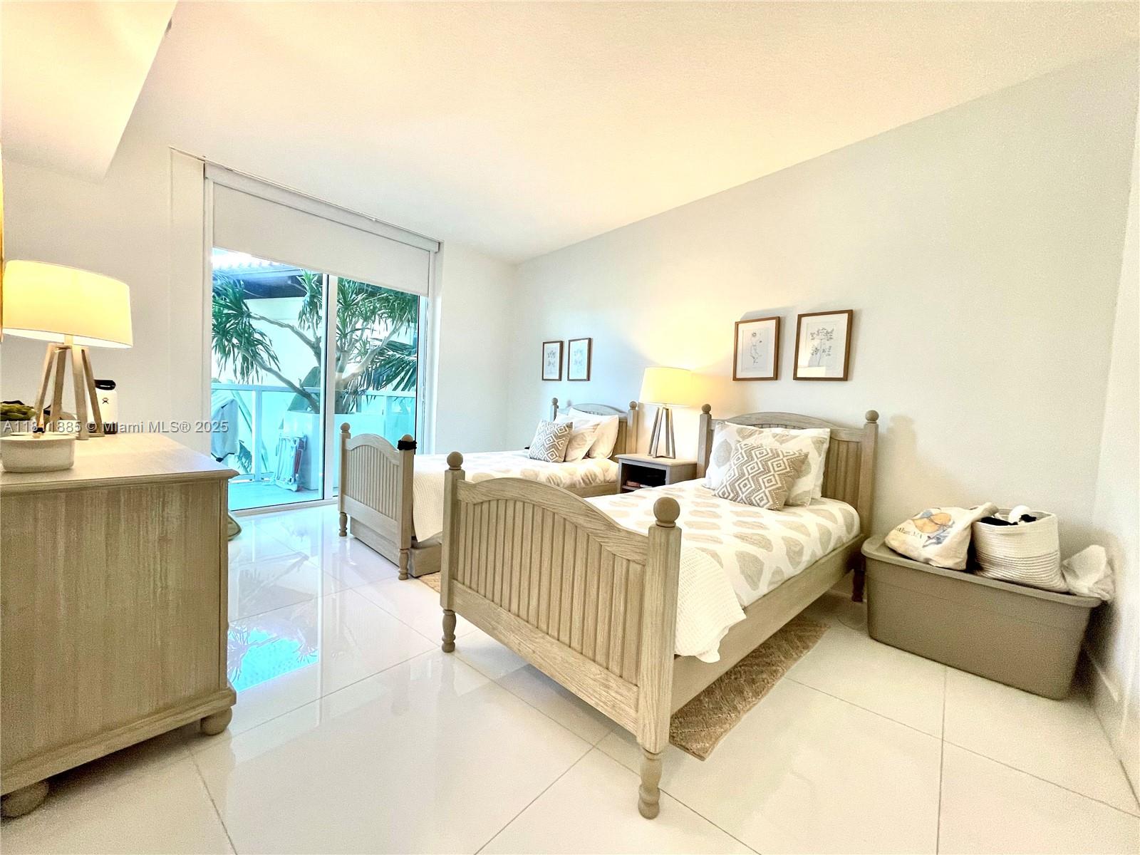 ST TROPEZ ON THE BAY III - Residential