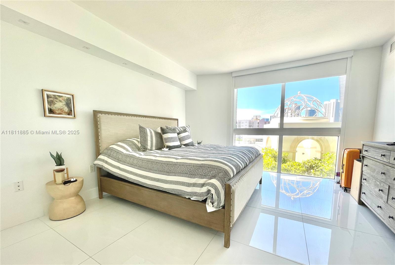 ST TROPEZ ON THE BAY III - Residential