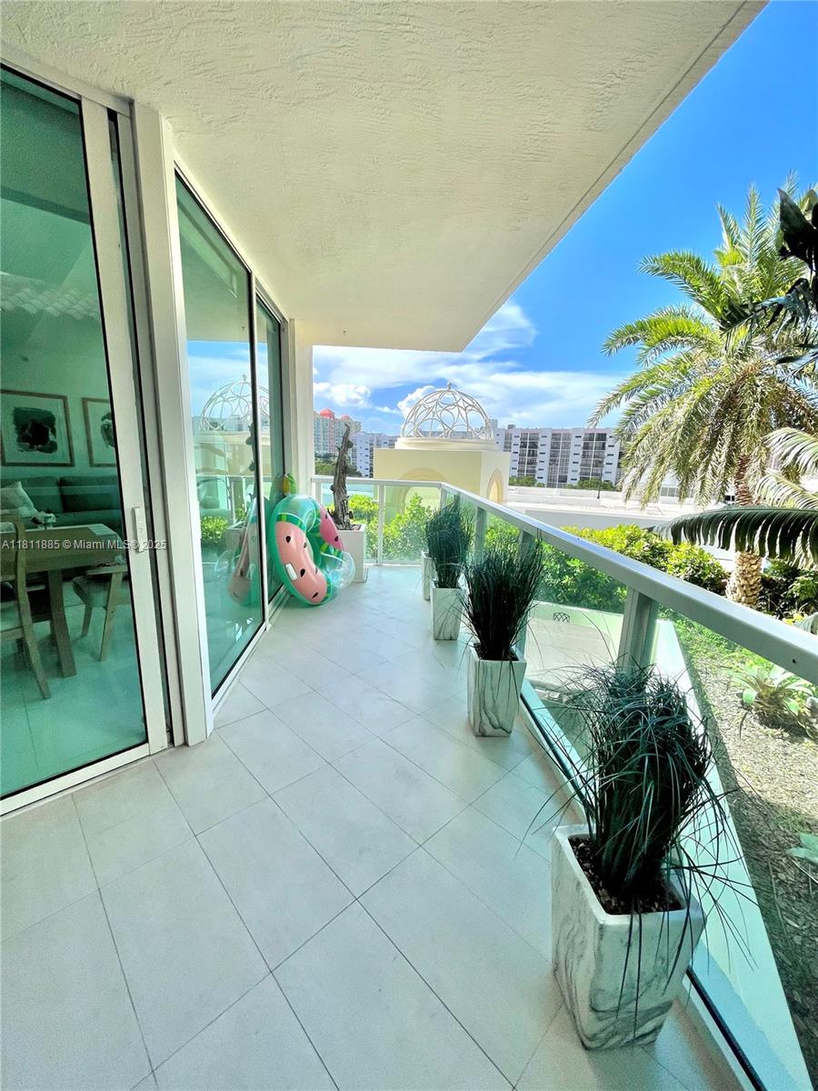 ST TROPEZ ON THE BAY III - Residential