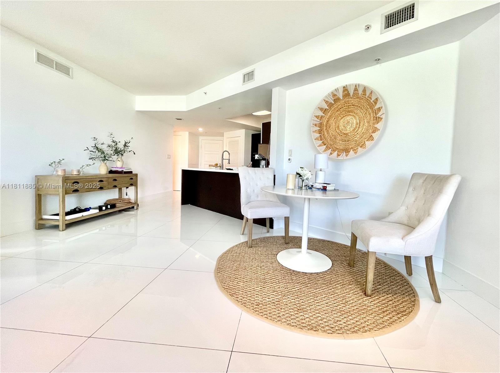 ST TROPEZ ON THE BAY III - Residential